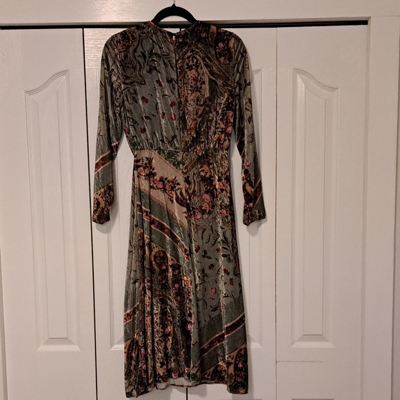 ZARA Velvet Midi Dress - Picture 2 of 4